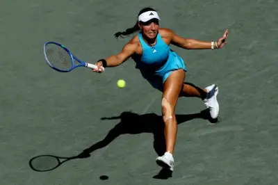 بيغولا تحتفظ بلقب تشارلستون للتنس بفوز سهل على ستارودوبتسيفا