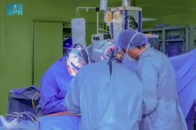 مستشفى الملك فيصل التخصصي يحقق إنجازاً عالمياً بأول سلسلة جراحات كبد روبوتية أحادية المنفذ