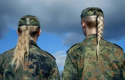 النمسا تلغي حظر ذيل الحصان للجنود الرجال وتؤكد المساواة بين الجنسين في الجيش