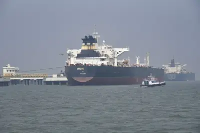 عُمان تؤكد: لا رسوم عبور في مضيق هرمز وفق الاتفاقيات البحرية الدولية