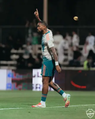 تصريحات توني وجالينو تثير عاصفة في الأهلي قبل مواجهة النصر: اتهامات بالظلم وتوجيهات صادمة