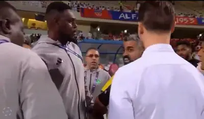 فيديو جديد يوثق حواراً غاضباً بين مترجم الأهلي والحكم الرابع في قضية مباراة الفيحاء