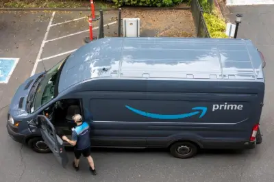 تسوية تاريخية في قضية سائقي أمازون تجنب الشركة حكماً قد يغير نموذج عملها
