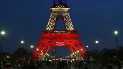 مزاد تاريخي في باريس: قطعة من الدرج الحلزوني الأصلي لبرج إيفل تُعرض للبيع