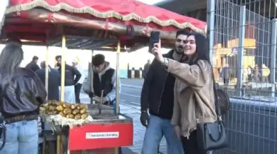 بائع الذرة التركي يتحول إلى ظاهرة عالمية ويجني الملايين بين عشية وضحاها