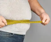 دراسة: أخطر مراحل زيادة الوزن بين 17 و30 عاماً