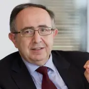 العصبية والحماقة: عندما يتحول الانغلاق إلى داء مجتمعي يهدد النسيج الاجتماعي