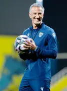 دوري روشن: التعاون يهدد النجمة وضمك يواجه الأخدود في صراع الهروب من الهبوط