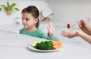 لماذا يرفض طفلك الطعام؟ خبراء يكشفون السر الذي يجهله الأهالي