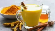 ست فوائد رئيسية لمشروب الكركم: تعزيز المناعة وصحة المفاصل والهضم