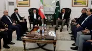 نائب أمريكي يدعو لاستئناف الضربات على إيران وتحفظات طهران على العرض الأمريكي