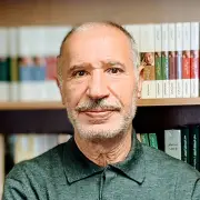 بريطانيا في قبضة أزمة ماندلسون وستارمر على صفيح ساخن