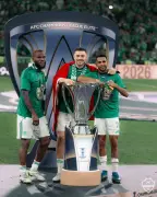 الأهلي يكتب التاريخ مرتين.. فيرمينو وكيسيه يتوجان بأفضل لاعب في آسيا