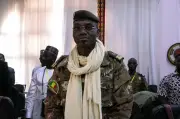 مقتل وزير الدفاع المالي في هجوم بقنبلة قرب باماكو