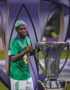 إيبانيز يوجه رسالة دعم قوية لهوساوي: ارفع رأسك أنت أهلاوي