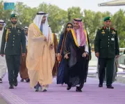 الشيخ عبدالله بن زايد يصل إلى جدة للمشاركة في القمة الخليجية التشاورية