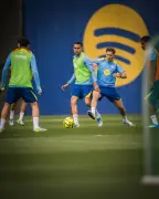 قمة إسبانية ساخنة.. أتلتيكو مدريد يستضيف برشلونة في اختبار حاسم للقب