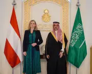 وزير الخارجية فيصل بن فرحان يستعرض مع نظيرته النمساوية المستجدات الإقليمية والأمنية