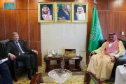 السفير آل جابر يبحث مع مبعوث الأمم المتحدة لليمن مستجدات الأوضاع وجهود إطلاق المحتجزين