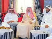 محافظ صامطة يعزي الدكتور علي عريشي في وفاة شقيقته خلال زيارة منزل العزاء