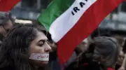 أمّ وحيد بني عامريان تفضح جرائم النظام الإيراني: من حبل المشنقة إلى سرقة الجثمان