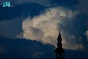 غيوم كثيفة تزين سماء الطائف وتجذب الزوار للاستمتاع بالأجواء المنعشة