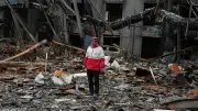 الصليب الأحمر: أولى شحنات المساعدات الطبية تصل إيران منذ بداية الحرب