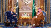 ولي العهد السعودي يلتقي رئيس وزراء باكستان في جدة لتعزيز العلاقات الثنائية واستعراض الأوضاع الإقليمية