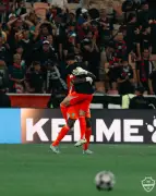 قائد الأهلي إدوارد ميندي يعقد اجتماعاً طارئاً مع اللاعبين بعد طرد مجرشي في دوري أبطال آسيا