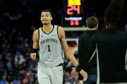 ويمبانياما يحقق إنجازاً تاريخياً كأول فائز بالإجماع بجائزة أفضل مدافع في الـ NBA