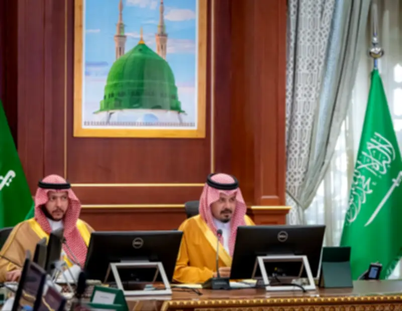 أمير المدينة المنورة يدشن 10 مشروعات طرق بـ188 مليون ريال
