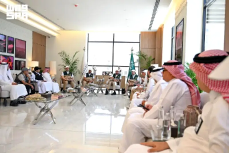 وزير الحج والعمرة يبدأ استعدادات مبكرة لموسم حج 1448هـ بمنى