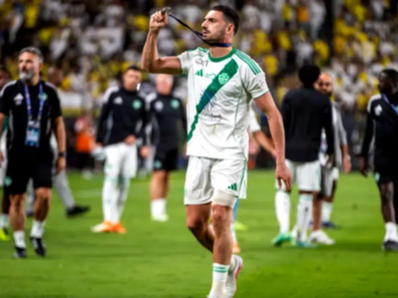 إيقاف ديميرال مباراة وتغريمه 165 ألف ريال بعد أحداث النصر والأهلي