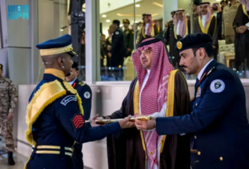 وزير الداخلية يرعى حفل تخرج كلية الملك فهد الأمنية بحضور 1662 خريجاً
