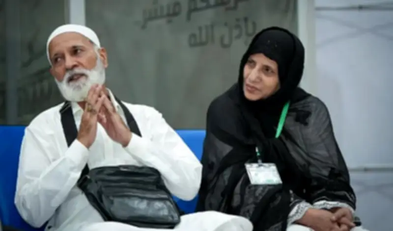 بعد 20 عامًا من الانتظار.. حاج باكستاني يصل مكة عبر مبادرة طريق مكة