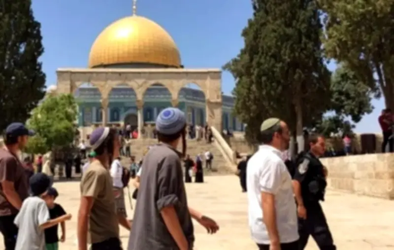 اقتحام عشرات المستعمرين للأقصى واعتقال 20 فلسطينيًا بالقدس