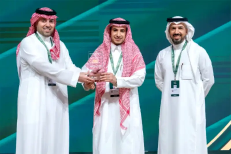 شركة "عِلم" تحصد جائزة الثقافة المؤسسية في منتدى شركاء صندوق الاستثمارات العامة 2026