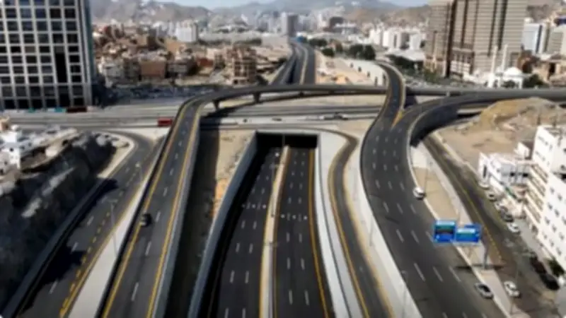 أمانة الطائف ترفع جاهزيتها لخدمة ضيوف الرحمن بـ2300 عامل و500 معدة في حج 1447هـ