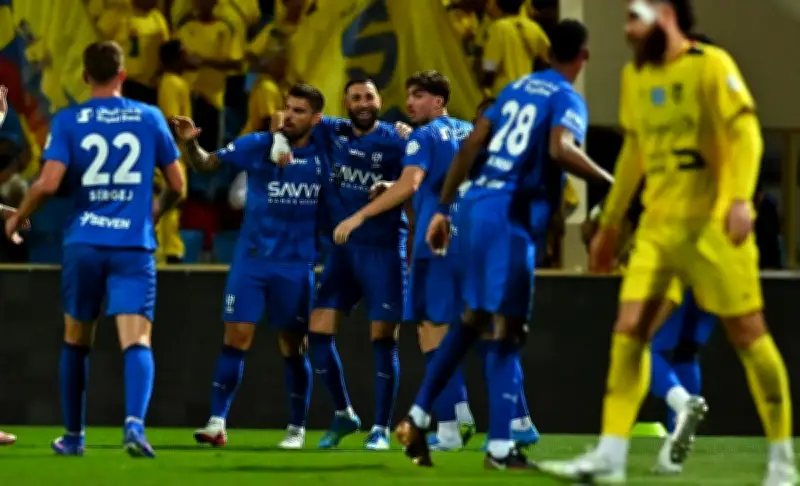 الهلال يحيي آماله في الدوري بفوز 3-0 على الحزم