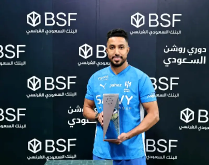 سالم الدوسري يخوض مباراته رقم 300 بقميص الهلال أمام الخليج