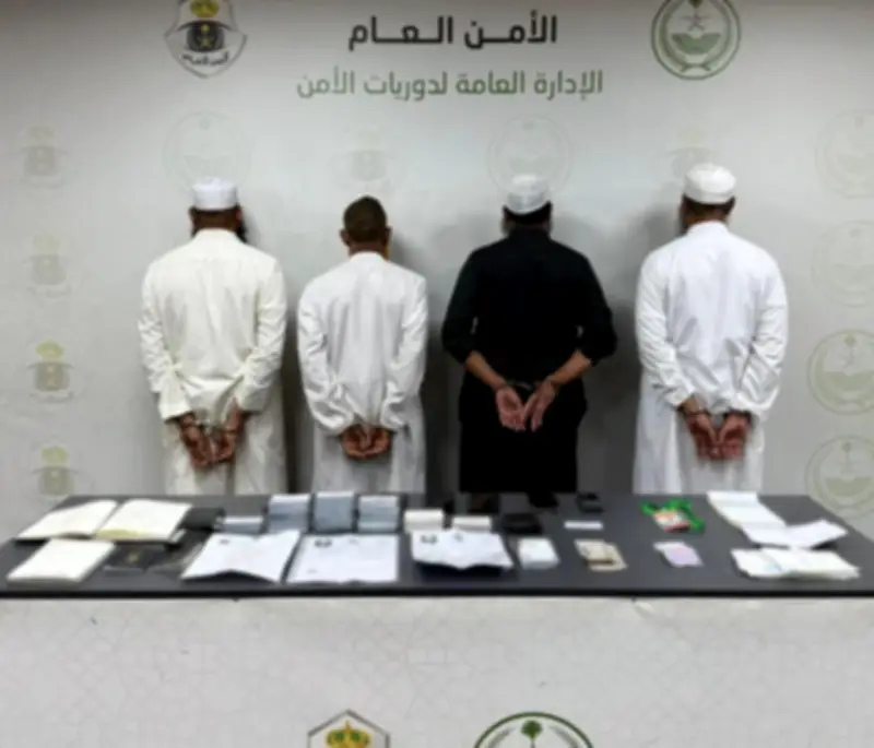 إلقاء القبض على 4 مقيمين لنشرهم إعلانات خدمات حج وعمرة وهمية في مكة