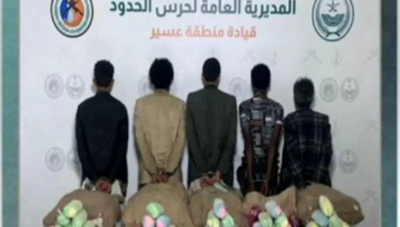 قبض على 5 مخالفين لتهريب 100 كجم من القات في عسير