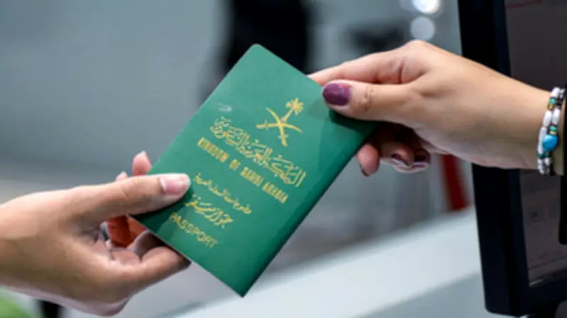 الجواز السعودي يقفز للمرتبة 51 عالميًا ويفتح السفر إلى 90 دولة دون تأشيرة