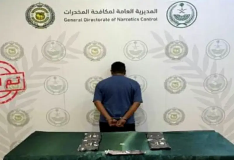 القبض على مواطن في عسير لترويجه 5.5 كجم من الحشيش والإمفيتامين
