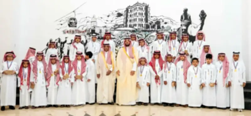محافظ الطائف يكرم 60 طالباً وطالبة من الموهوبين في برامج العلوم والتقنية