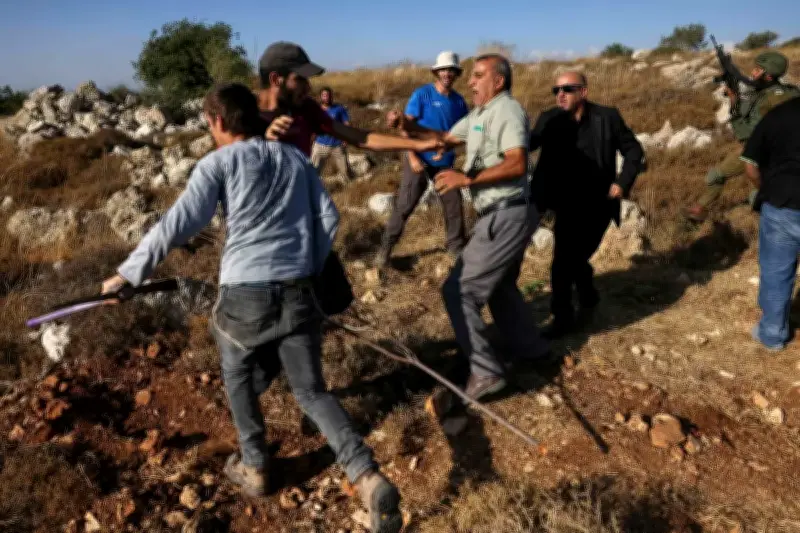 مسؤول إسرائيلي يفضح إرهاب المستوطنين ويحذر من انتفاضة فلسطينية