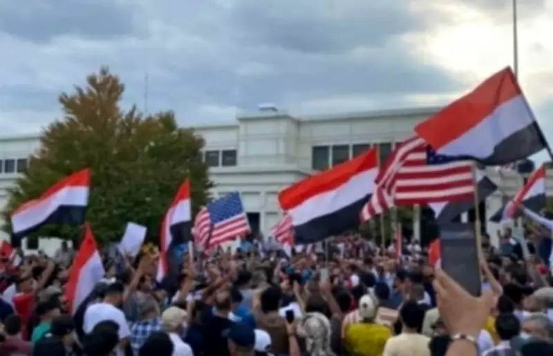 قاضٍ فيدرالي يوقف ترحيل آلاف اليمنيين من أمريكا في انتصار قانوني