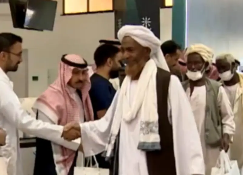 وصول أول فوج من حجاج السودان إلى جدة وسط فرحة غامرة