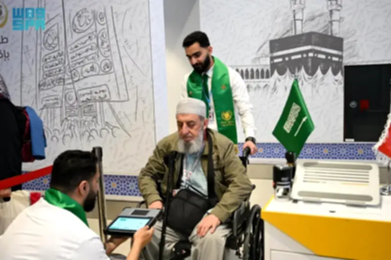 كوادر سعودية في مطار إسطنبول تواصل خدمة ضيوف الرحمن ضمن مبادرة طريق مكة