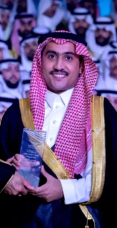 أحمد الذييب ينال درجة الماجستير في إدارة الأعمال وسط تهاني الأهل والأصدقاء